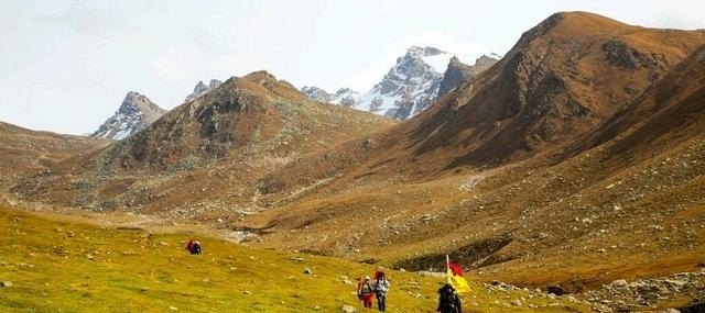全职旅行摄影师靠什么赚钱，旅游挣钱