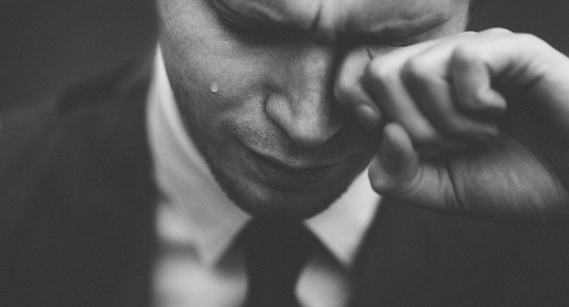 想念父亲一秒泪崩的句子戳心文案_舍不得离开老公回家的心情说说