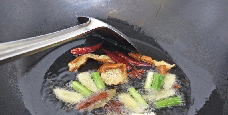 红烧鲤鱼做法及寓意和来历_鲤鱼是谁发明出来的