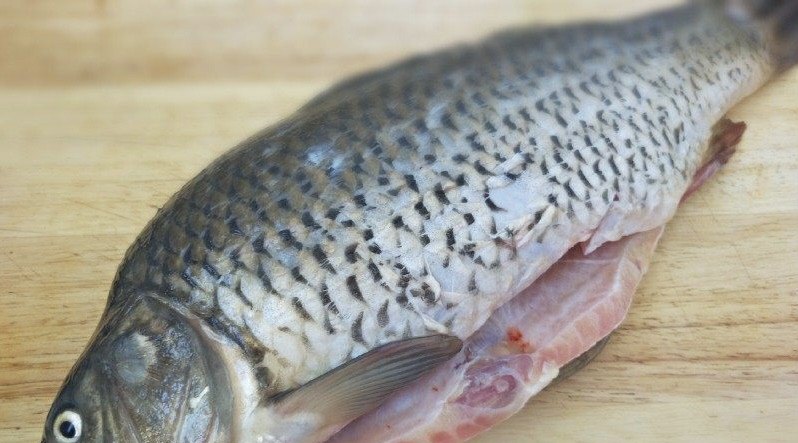 红烧鲤鱼做法及寓意和来历_鲤鱼是谁发明出来的