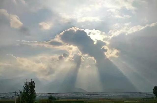 外出旅游买相机好还是无人机好，旅游相机推荐