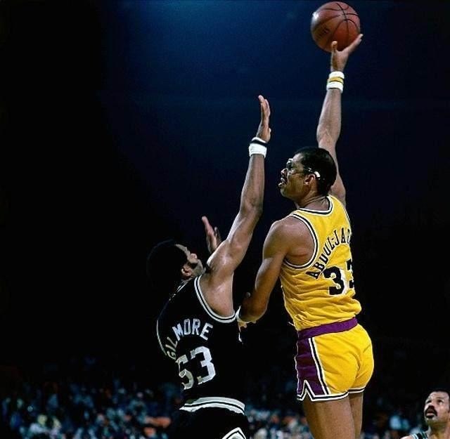 NBA史上中锋排名前十名是谁，世界历史上的中锋人物