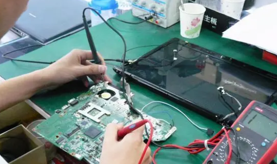 电脑进水了怎么确定主板没事_主板进水开不了机还能修吗