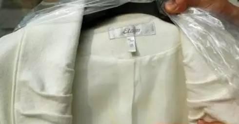 衣服发黄怎么洗如新衣一样,衣服变黄怎么办