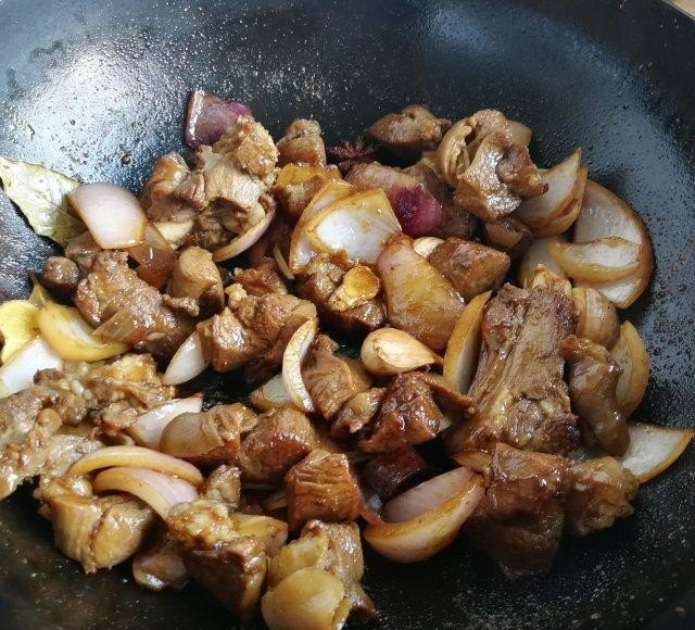 曲靖十大特色饭店_云南曲靖黄焖羊肉的正宗做法