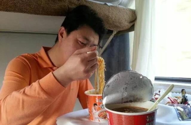义乌高铁站附近有什么好吃的,北京火车站附近美食推荐店有哪些呢