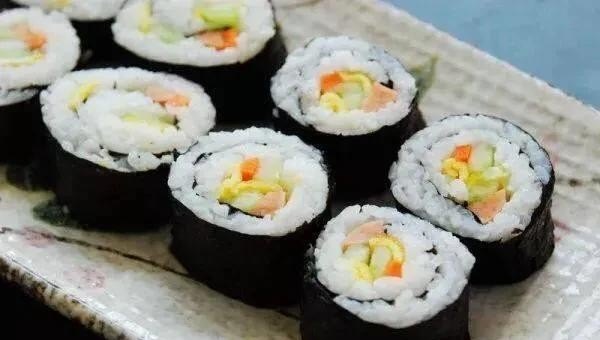 义乌高铁站附近有什么好吃的,北京火车站附近美食推荐店有哪些呢