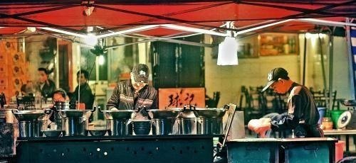 曲靖小吃街推荐_做肉包麒麟粉是放肉里还是放面粉里