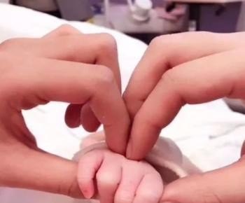 传统的孩子诞生的报喜习俗是怎么样的，小孩出生习俗