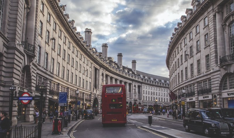 用英语介绍自己最喜欢的一个旅游景点_介绍景点的英语句子