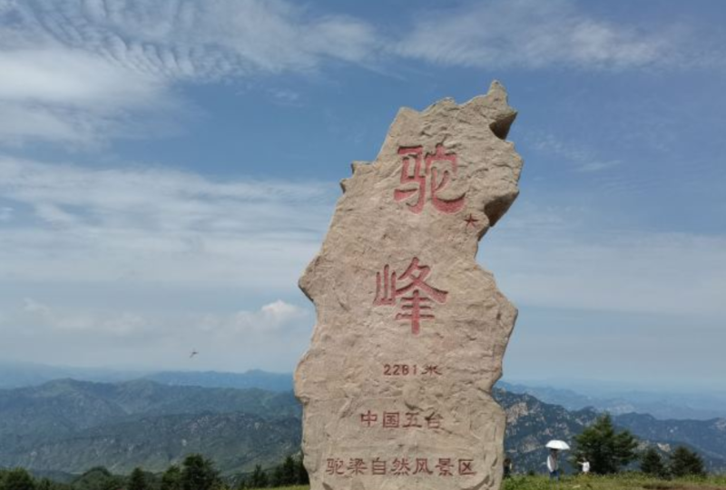山顶上的小木屋主要内容50字_捣蛋大脚怪山顶小屋怎么进去