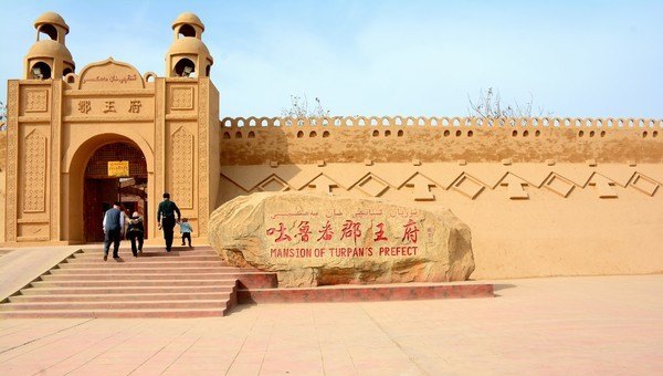去++++旅游自驾好还是做火车好,新疆火车旅游