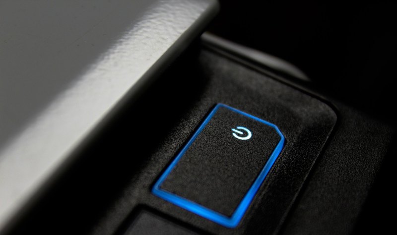 21款荣威i5中控屏怎样关闭 电脑显示器开关