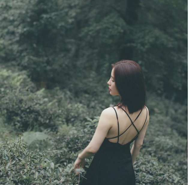 出去玩穿什么衣服好旅游拍照穿衣搭配_旅游穿的衣服段子