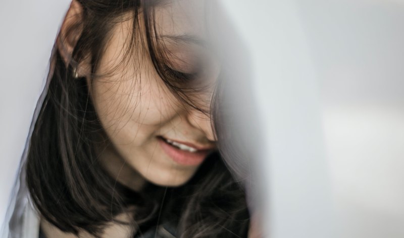 有个朋友他故意发扣空间给我看他说肚子疼我怎么回复啊_你的女朋友对你说，她说她肚子痛，你应该怎样回答最好!关系她