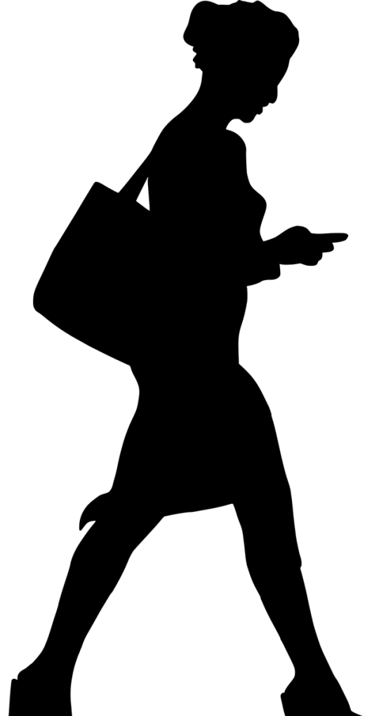 在朋友圈里经常发多愁善感、悲伤的生活琐事经历的人 你们怎么看的啊_有关多愁善感的诗句有哪些