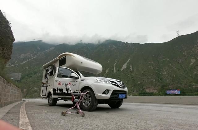 如何在旅行中认识更多的人,旅游交友