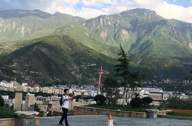 如何在旅行中认识更多的人,旅游交友