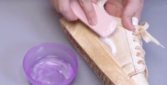 白鞋发黄怎么办最简单的方法,白鞋发黄怎么办