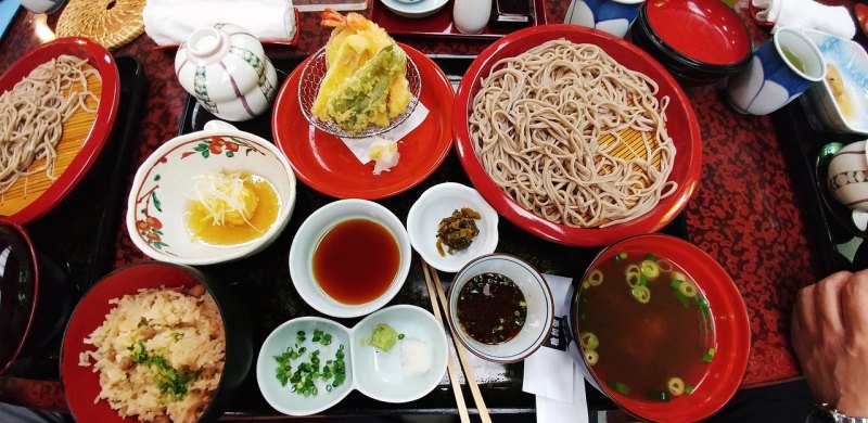 午饭用英语怎么说_afternoon有中午的意思吗
