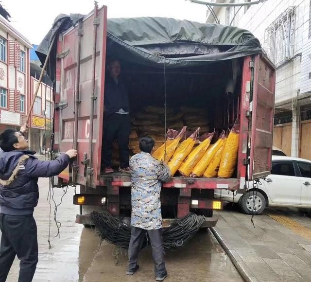 家在农村乡镇上有3间门面做什么生意好，有没有家乡小吃店加盟