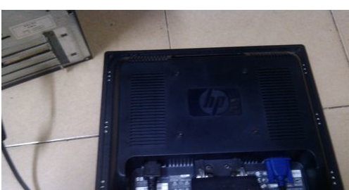 电脑供电线怎么插_电脑怎么组装插线