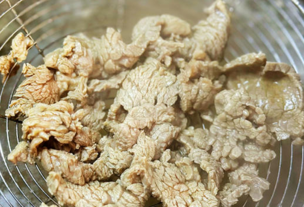 乐山跷脚牛肉正宗做法，乐山午餐美食推荐跷脚牛肉