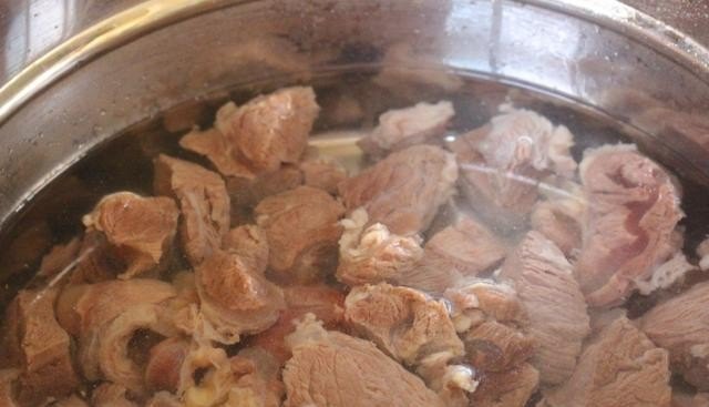 乐山跷脚牛肉正宗做法，乐山午餐美食推荐跷脚牛肉