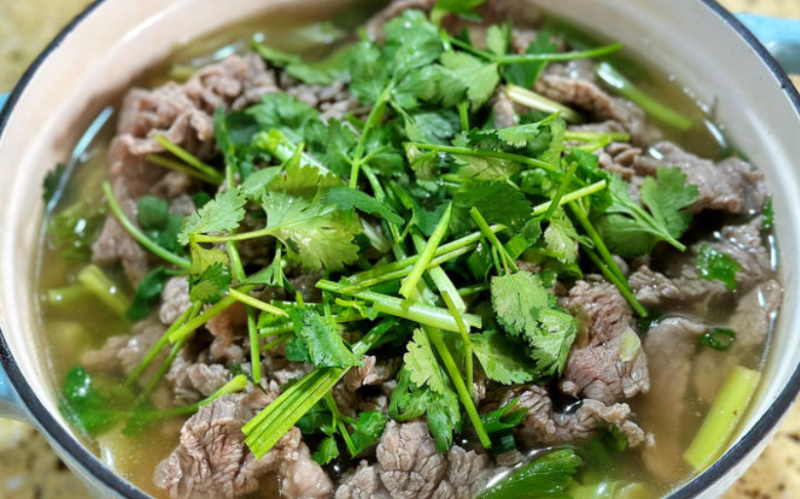 乐山跷脚牛肉正宗做法，乐山午餐美食推荐跷脚牛肉