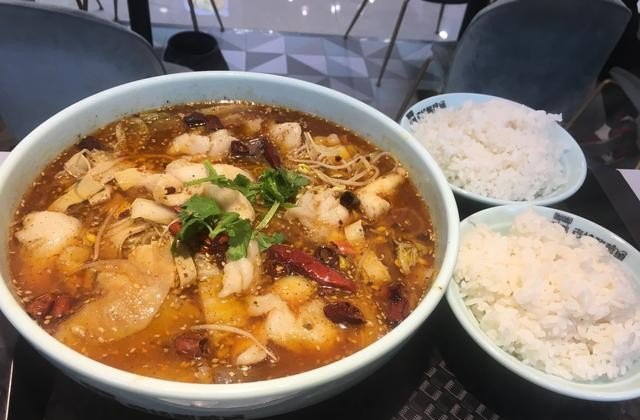 嘟嘟红唇酸菜鱼店靠谱吗，酸菜鱼粉店加盟店排行榜