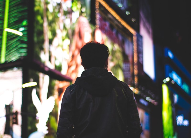 男朋友每天晚上和他打语音的时候都要我喊他老公 我问他为什么喜欢我这么喊 他说听到心都酥了 什么意思,喜欢晚上发的句子有哪些