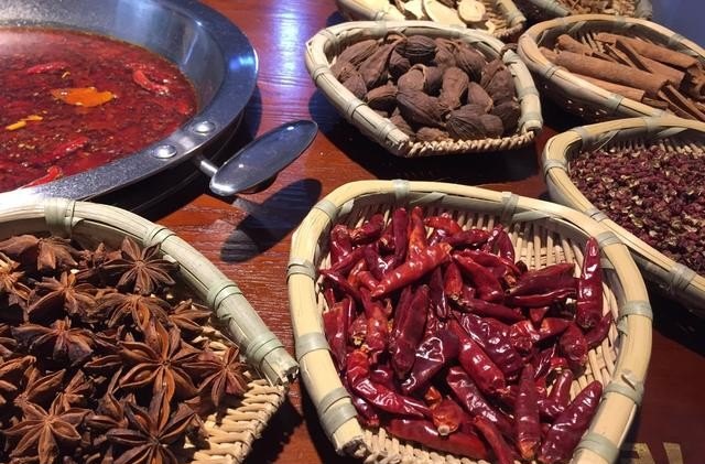 成都哪有火锅底料批发市场，附近美食推荐便宜火锅底料店在哪里啊多少钱