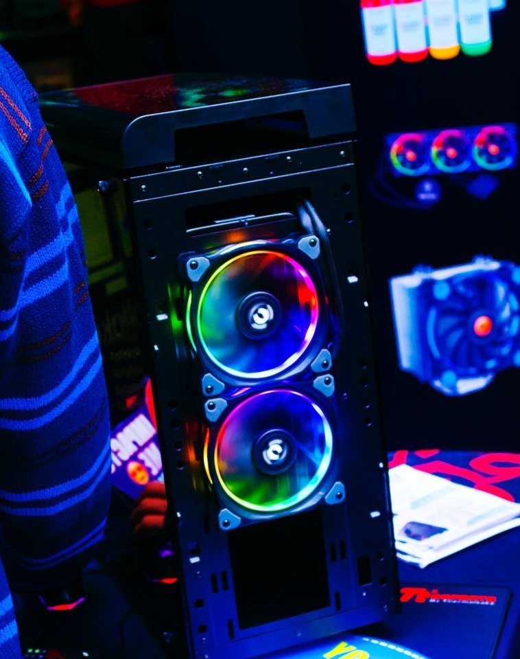 英特尔酷睿i5-4210h,2.9ghz,x64处理器能玩吃鸡吗，穿越火线h零