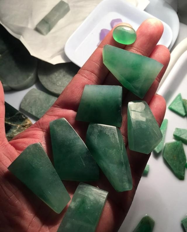 郑州翡翠哪个是连锁品牌，翡翠品牌加盟