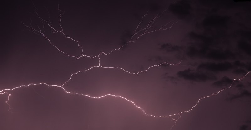逆战飓风之神怎么用，逆战龙神火雨