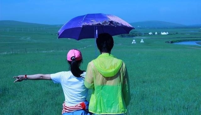 女生肯跟一个男生单独出去旅游说明什么吗?女生回答一下，女生一个人旅游