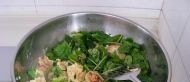 野菠菜可以炒鸡蛋吗,菠菜炒鸡蛋历史故事