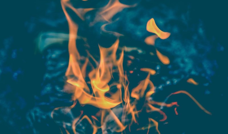 家中着火自救方法_房屋起火了怎么办