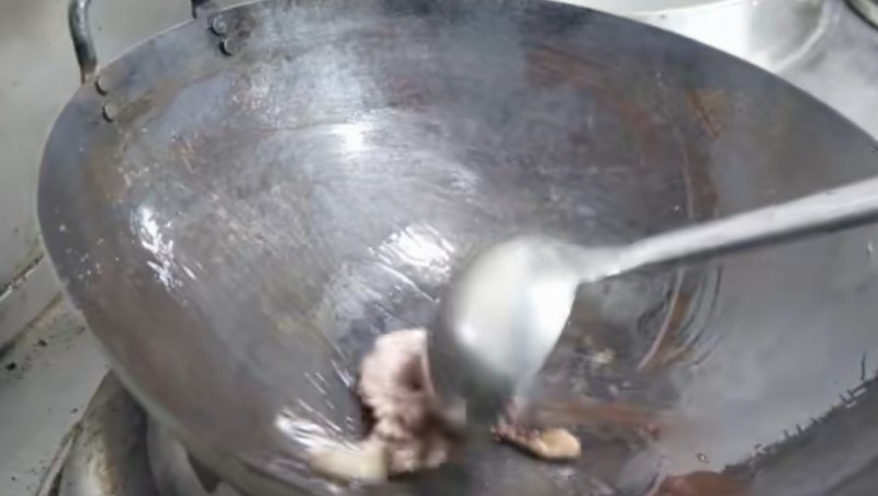铁锅粘锅用什么方法能恢复_铁锅粘锅要怎么处理才让它不粘锅