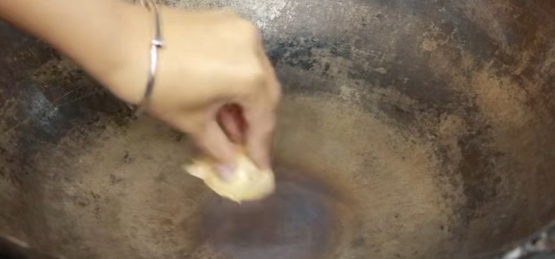 铁锅粘锅用什么方法能恢复_铁锅粘锅要怎么处理才让它不粘锅