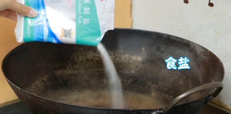 铁锅粘锅用什么方法能恢复_铁锅粘锅要怎么处理才让它不粘锅