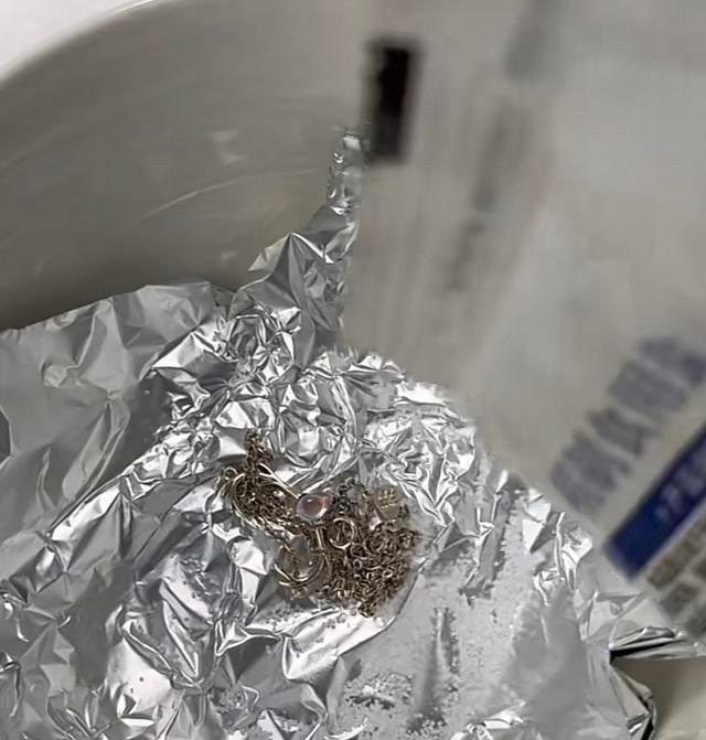 项链发黑怎么清洗_项链黑了怎么变白