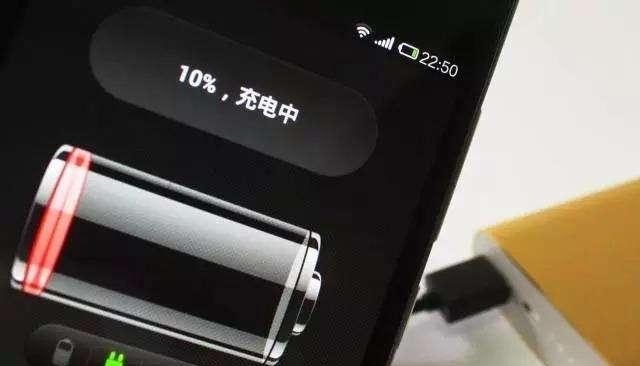 充电玩手机爆炸的原因是什么_我得手机不知道怎么个情况弯了 充电会不会爆炸 可能是电板问题