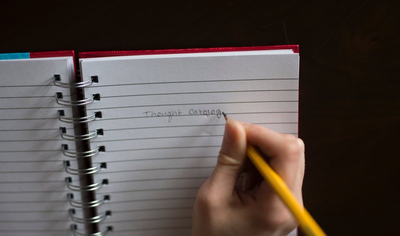 小学生的英语要不要背或者默写_孩子6年级了英语单词都不会认怎么办