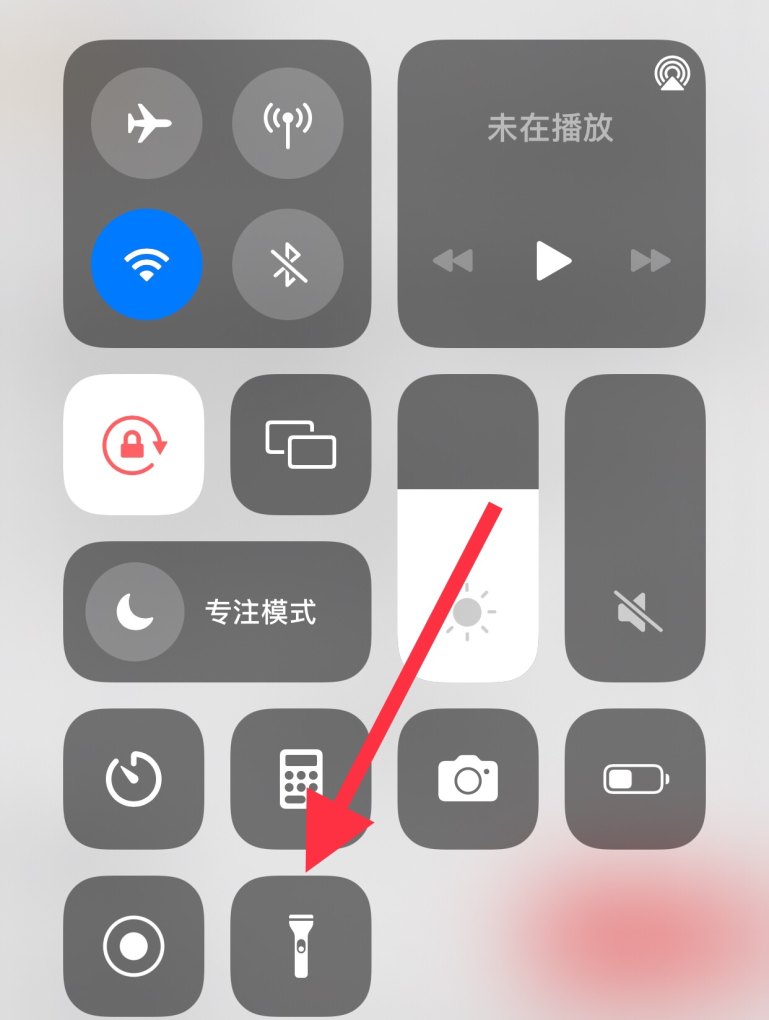 手机手电筒设置_手机里的手电筒去哪里找