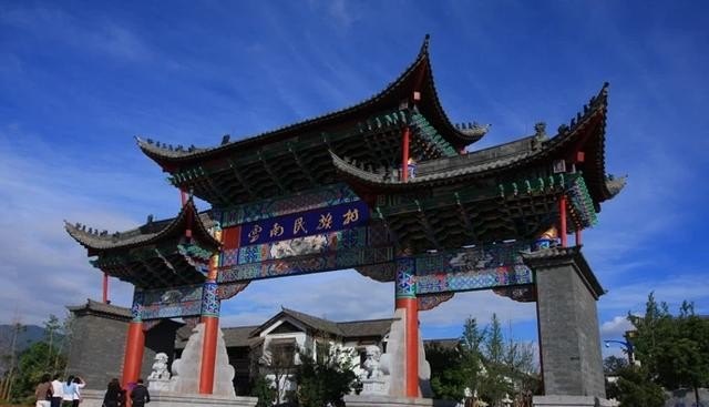 云南野生菌火锅发朋友圈简短文案_昆明市区有什么景点和美食