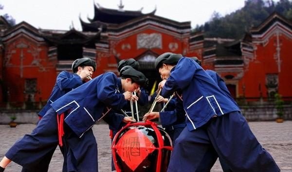 赞美广西民族最好的诗句_赞美壮族女人的美言佳句 - 华夏历史