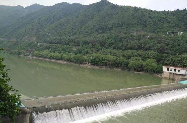出省旅游是跟团还是自由行划算,自主旅游