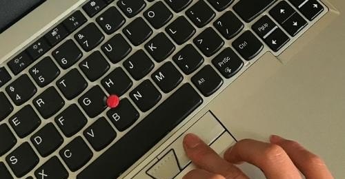 电脑中的，++并替换，是什么意思_笔记本如何使用触摸板++粘贴