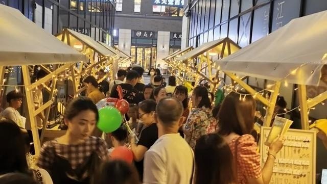 特许经营与直营连锁的区别有哪些，酒店特许和加盟